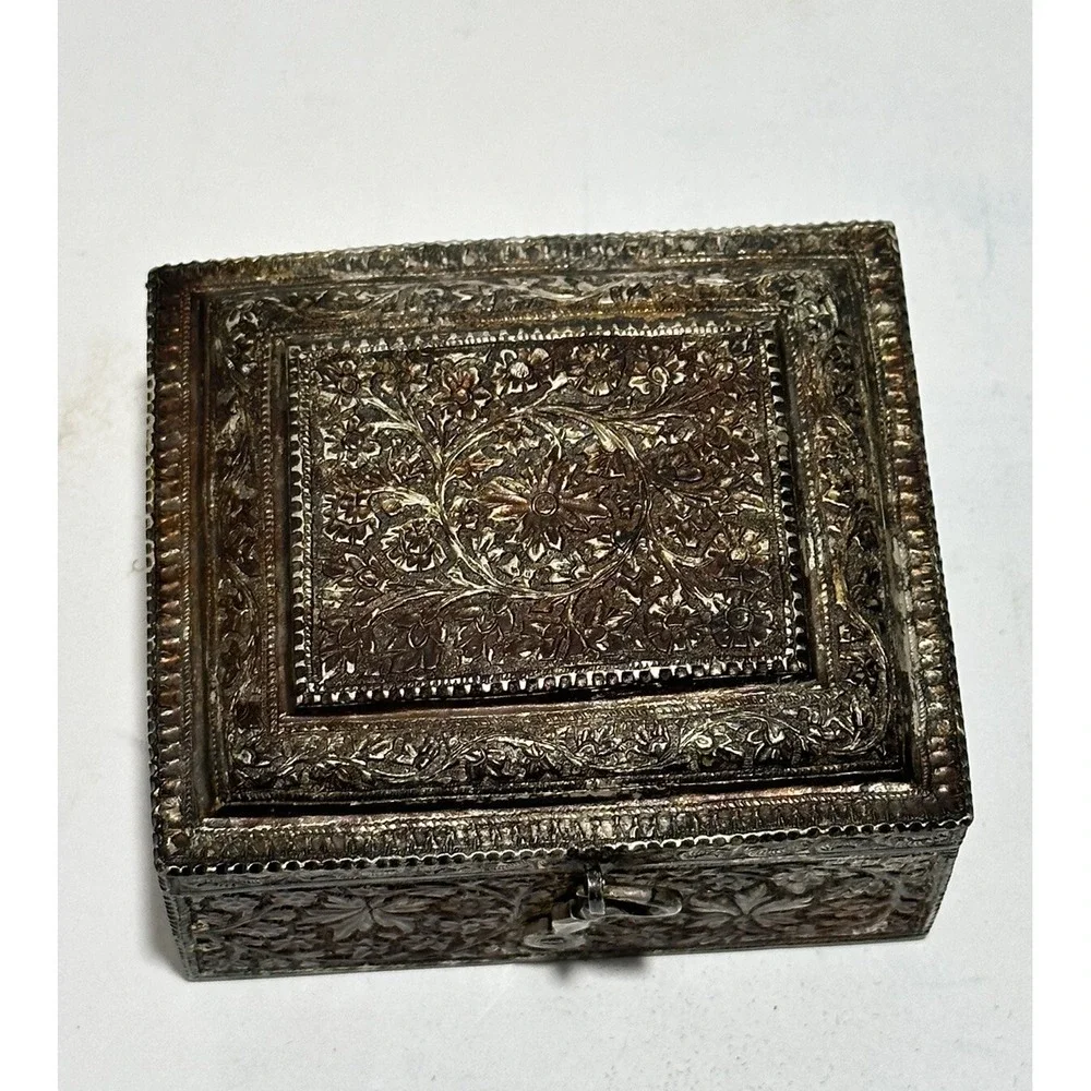 The Unbranded Brand vintagemetal trinket